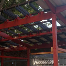 Aufbau AAA. Factory, 2015, Arbeiten am Dach